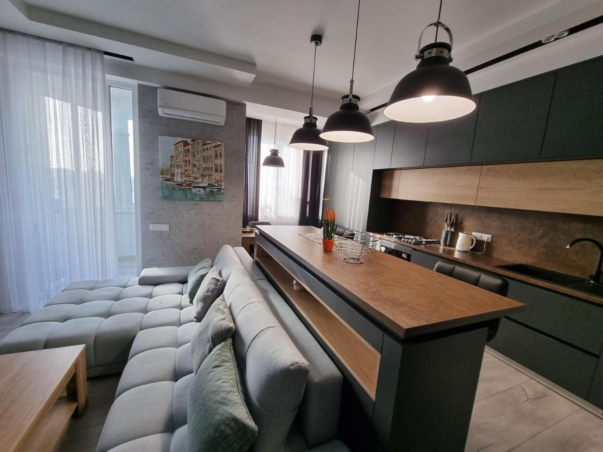 Diplomat The Best Ultra Central Apartaments Chişinău Esterno foto