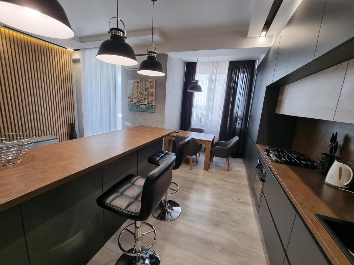 Diplomat The Best Ultra Central Apartaments Chişinău Esterno foto