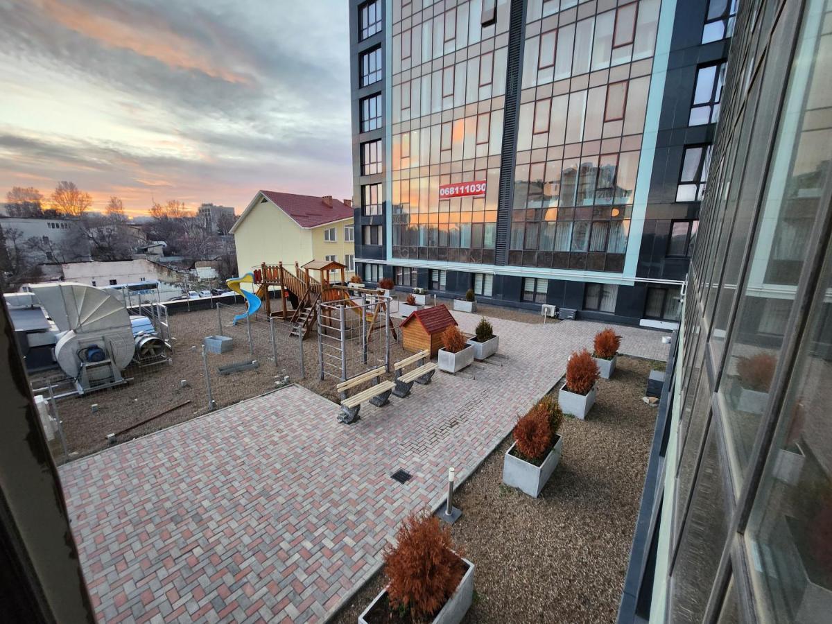 Diplomat The Best Ultra Central Apartaments Chişinău Esterno foto